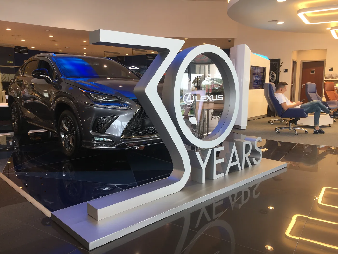 Lexus · 30 лет